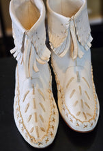 Load image into Gallery viewer, Navajo Moccasin Leather (9.5)
