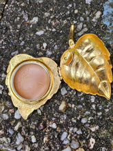 Load image into Gallery viewer, Leaf perfume Brooch
