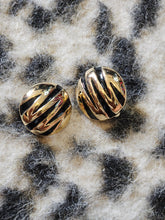 Load image into Gallery viewer, Blk Gold Clip On Earring
