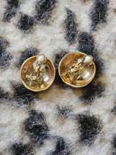 Load image into Gallery viewer, Blk Gold Clip On Earring
