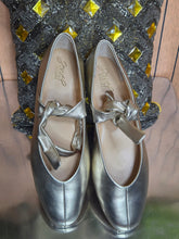 Load image into Gallery viewer, Badgley Mischka, Size 10, New
