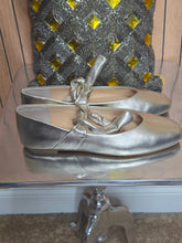 Load image into Gallery viewer, Badgley Mischka, Size 10, New

