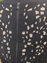 Load image into Gallery viewer, Focus Laser Cut Black/Nude (2)
