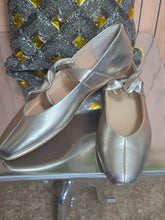 Load image into Gallery viewer, Badgley Mischka, Size 10, New
